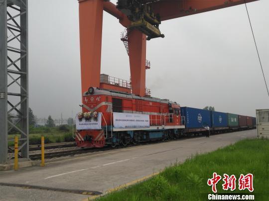 中遠(yuǎn)海運(yùn)集運(yùn)漢歐班列自動化設(shè)備及零配件試運(yùn)行成功首發(fā)